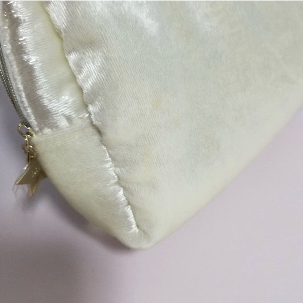 Dior White Velvet Cosmetic Bag with Gold Logo - Picture 6 of 7